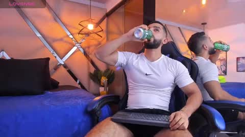 Yiyo online show from 04.25.26