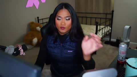 Palmela Handerson online show from 12.25.24