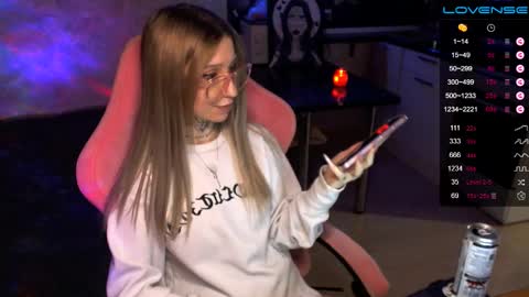 Snapshot of yngmilf_ chatting on 12.11.24 online show from 12.11.24