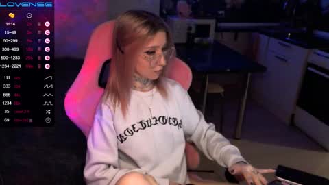 Snapshot of yngmilf_ chatting on 01.08.25 online show from 01.08.25