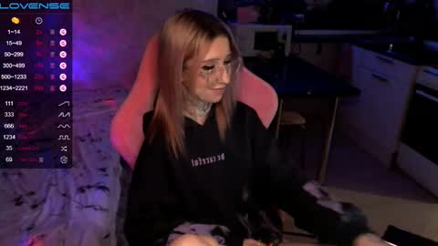 Snapshot of yngmilf_ chatting on 01.09.25 online show from 01.09.25