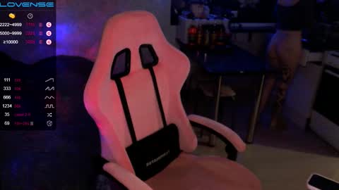 Snapshot of yngmilf_ chatting on 02.07.25 online show from 02.07.25