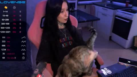 Snapshot of yngmilf_ chatting on 09.18.25 online show from 09.18.25