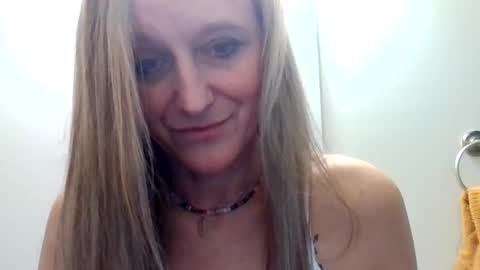 Snapshot of yogabuttttttt chatting on 11.03.25 yogabuttttttt online show from 11.03.25