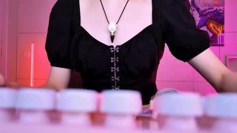 yoka_paradoxxx online show from 12.16.25