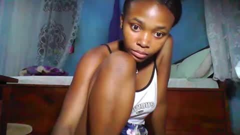 yolandrina05 online show from 11.14.25