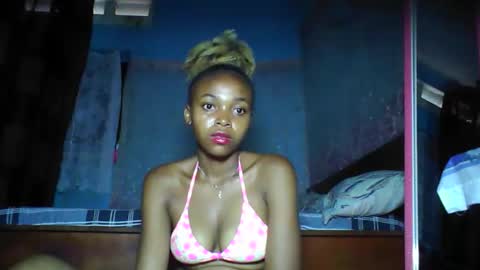 yolandrina05 online show from 12.04.25