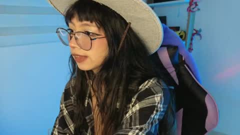 Yommi Winx online show from 04.15.26