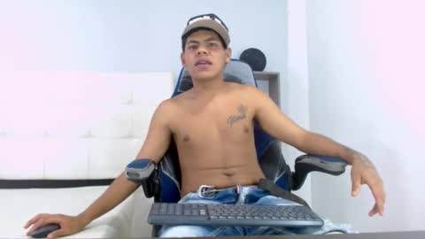 Snapshot of yordi_alpha chatting on 10.24.25 Yordi online show from 10.24.25