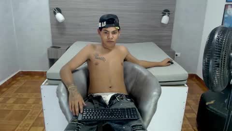 Snapshot of yordi_alpha chatting on 11.07.25 Yordi online show from 11.07.25