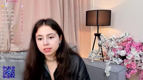 Elizabeth brunette -- Darline blonde  online show from 09.18.25