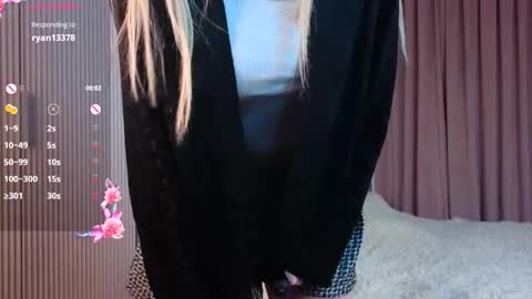 Snapshot of you_fell_in_love chatting on 10.28.25 Elizabeth brunette -- Darline blonde online show from 10.28.25