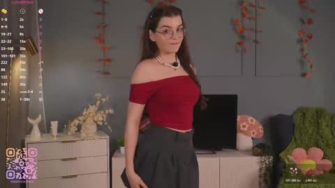 Snapshot of you_fell_in_love chatting on 11.27.25 Elizabeth brunette -- Darline blonde online show from 11.27.25