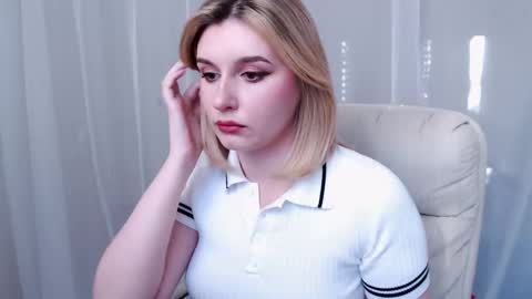 Snapshot of your_freya chatting on 03.09.25 Freya online show from 03.09.25