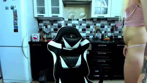 Snapshot of your_hotcutie chatting on 11.11.25 Jane online show from 11.11.25