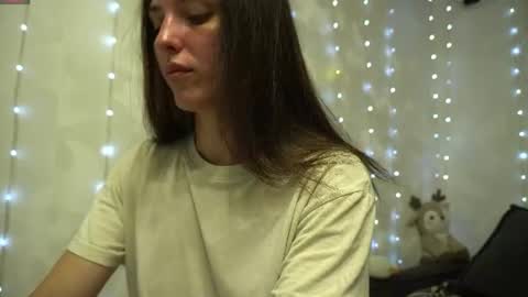 Snapshot of your_little_flexible_girl chatting on 06.15.26 Meri online show from 06.15.26