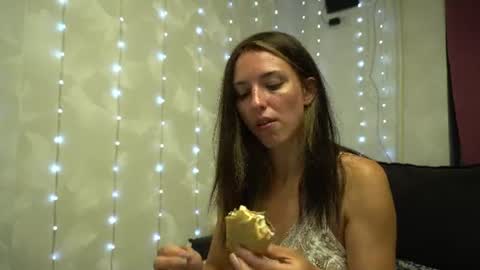 Snapshot of your_little_flexible_girl chatting on 06.27.26 Meri online show from 06.27.26