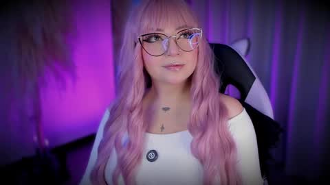 Cami independent model online show from 04.18.26