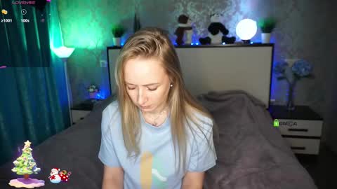 Snapshot of your_marimary chatting on 12.19.25 Mary online show from 12.19.25