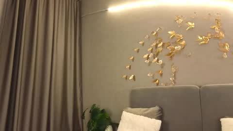 Jessica Loyd online show from 03.03.25