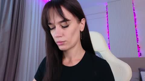 Jessica Loyd online show from 04.03.26