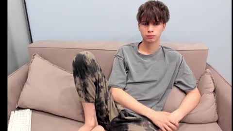 Snapshot of your_shy_guy chatting on 10.23.25 your_shy_guy online show from 10.23.25