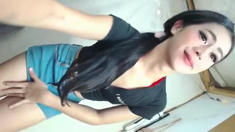 Snapshot of yourbabyriana chatting on 11.14.25 Angel online show from 11.14.25