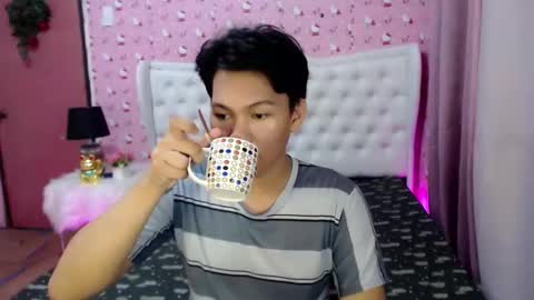 Snapshot of yourdreamboyxx chatting on 09.16.25 HEN online show from 09.16.25