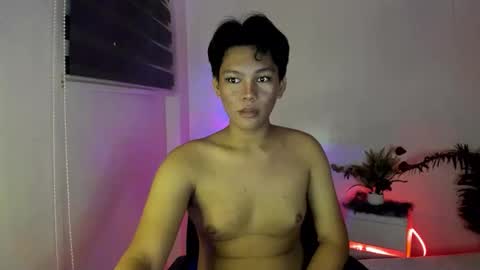 Snapshot of yourdreamboyxx chatting on 09.17.25 HEN online show from 09.17.25