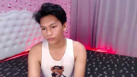 Snapshot of yourdreamboyxx chatting on 09.19.25 HEN online show from 09.19.25