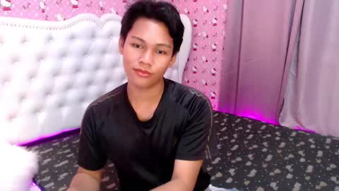 Snapshot of yourdreamboyxx chatting on 09.28.25 HEN online show from 09.28.25