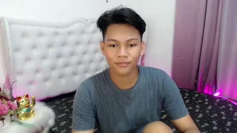 Snapshot of yourdreamboyxx chatting on 10.06.25 HEN online show from 10.06.25