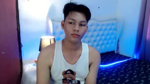 Snapshot of yourdreamboyxx chatting on 10.08.25 HEN online show from 10.08.25