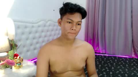 Snapshot of yourdreamboyxx chatting on 10.10.25 HEN online show from 10.10.25