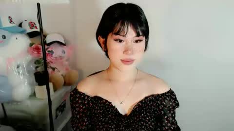 PrettyElla online show from 10.07.25