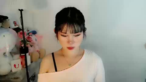 PrettyElla online show from 12.16.25