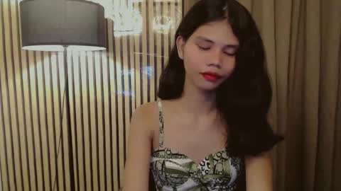 Snapshot of yourfavoratevivian chatting on 11.03.25 Vivian online show from 11.03.25