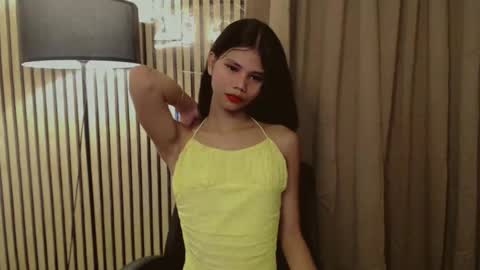 Snapshot of yourfavoratevivian chatting on 11.08.25 Vivian online show from 11.08.25