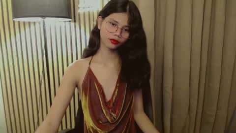 Snapshot of yourfavoratevivian chatting on 11.13.25 Vivian online show from 11.13.25