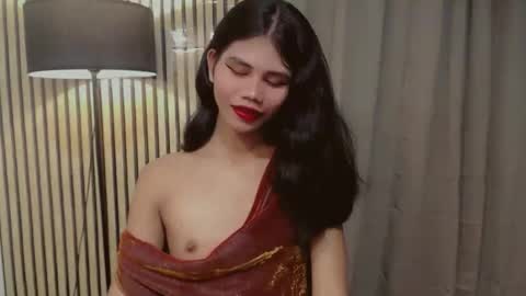 Snapshot of yourfavoratevivian chatting on 11.17.25 Vivian online show from 11.17.25