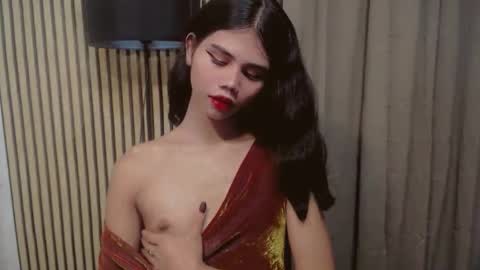 Snapshot of yourfavoratevivian chatting on 11.18.25 Vivian online show from 11.18.25