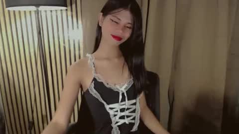 Snapshot of yourfavoratevivian chatting on 11.25.25 Vivian online show from 11.25.25