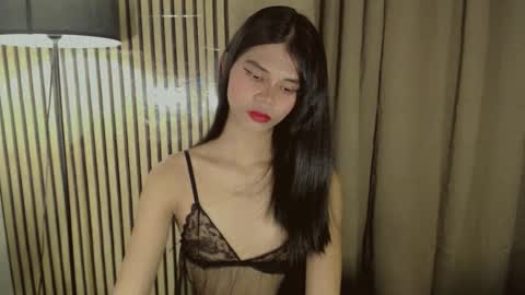 Snapshot of yourfavoratevivian chatting on 11.29.25 Vivian online show from 11.29.25