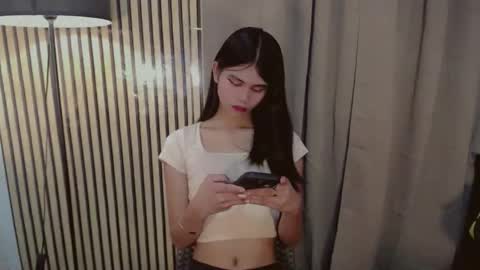 Snapshot of yourfavoratevivian chatting on 11.30.25 Vivian online show from 11.30.25