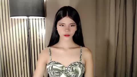 Snapshot of yourfavoratevivian chatting on 12.17.25 Vivian online show from 12.17.25