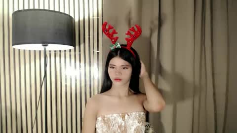 Snapshot of yourfavoratevivian chatting on 12.21.25 Vivian online show from 12.21.25