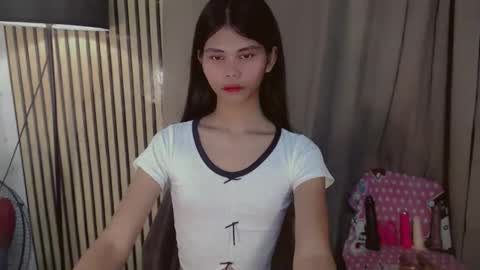 Snapshot of yourfavoratevivian chatting on 02.12.26 Vivian online show from 02.12.26