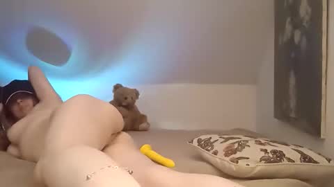 HollyHorne online show from 09.30.25