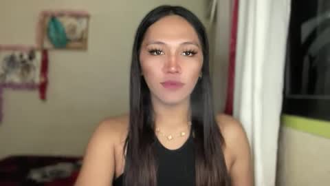 Snapshot of yourhotlove_jamellaxxx chatting on 12.17.25 LOVING JAMMELA online show from 12.17.25