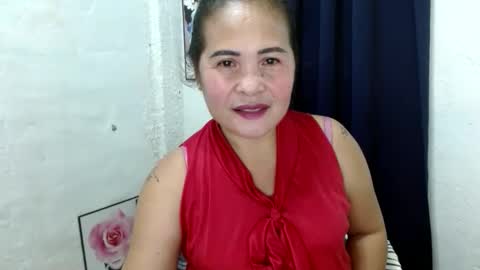 Snapshot of yourlove_regine chatting on 11.19.25 Regine online show from 11.19.25